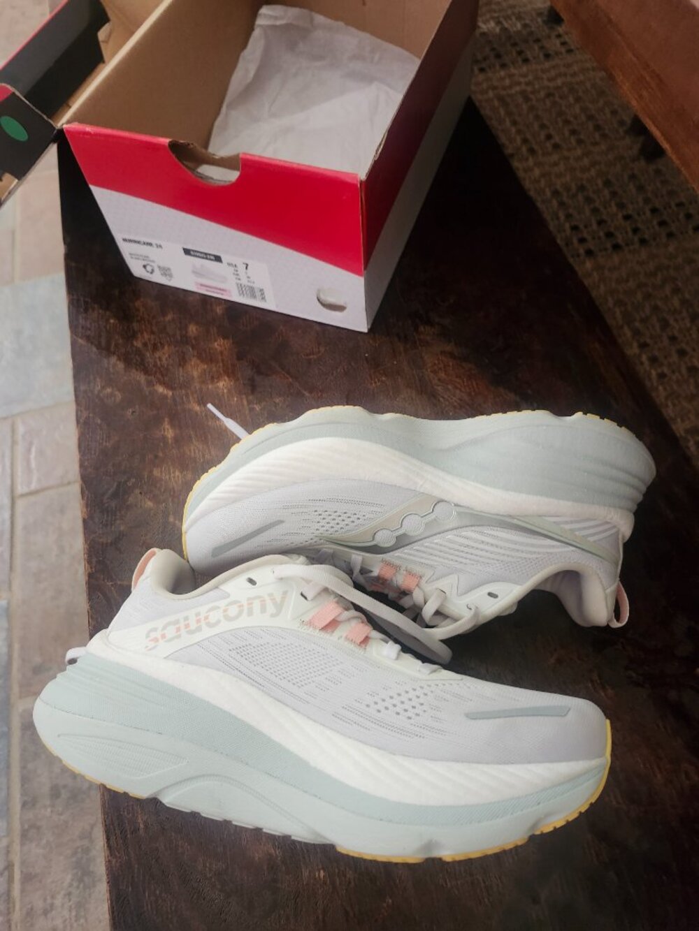 SAUCONY HURRICANE 24 SIZE 7 - Picture 4 of 8